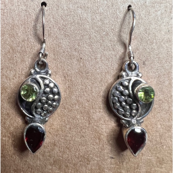 Peridot and Garnet Yin Yang Sterling Silver  .925 setting - Picture 3 of 3